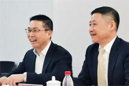 第十三届天下政协委员、、、经济委员会副主任，中国国际经济交流中心常务副理事长毕井泉到访mg冰球突破，深入交流大康健工业开展